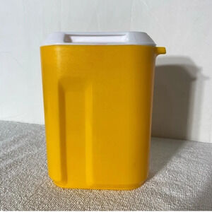 Vintage  Rubbermaid Yellow Handleless Pitcher With Lid